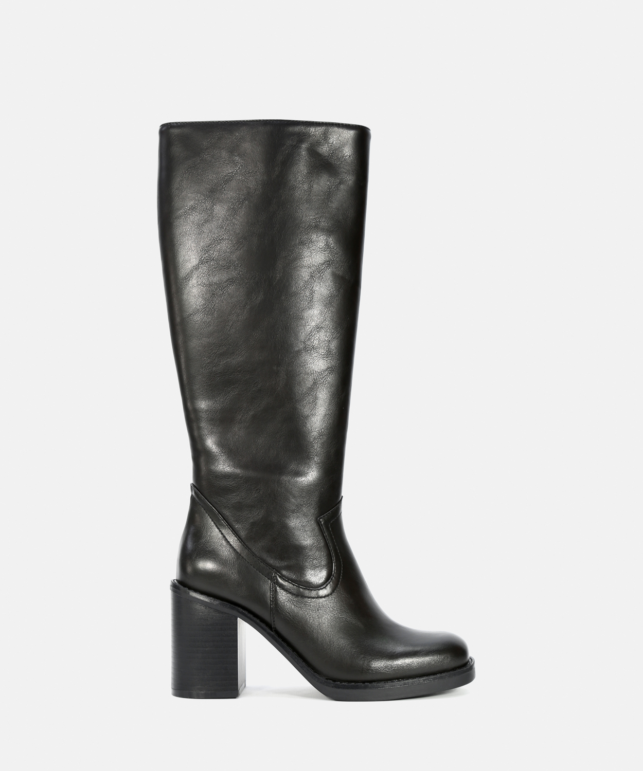 Botas pretas cano alto salto